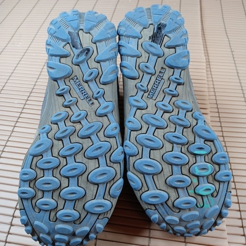 Merrell Chameleon 7 Access Mid Hiking Shoes Waterproof Gray MK259197 Boys 6.5 M.